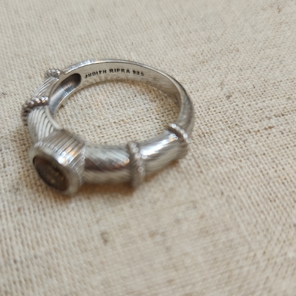 Elegant Silver Ring with Yellow Stone - Picture 2 of 3